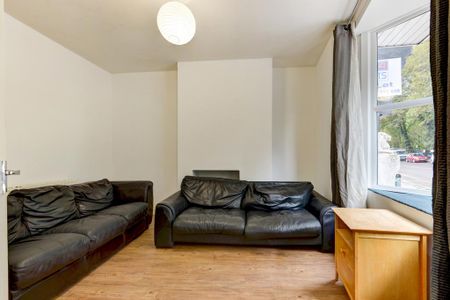 1 bedroom in a house share to rent - Photo 2