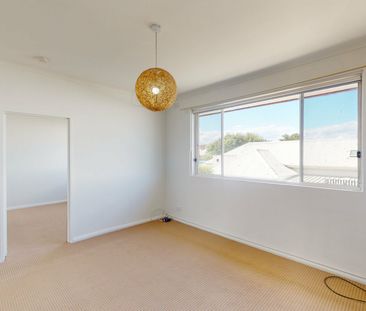 Two-bedroom apartment in the heart of Ascot Vale - Photo 4