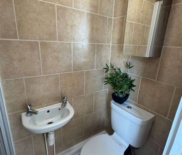 Rear Flat, 76 Station Road Room 2 - Photo 5