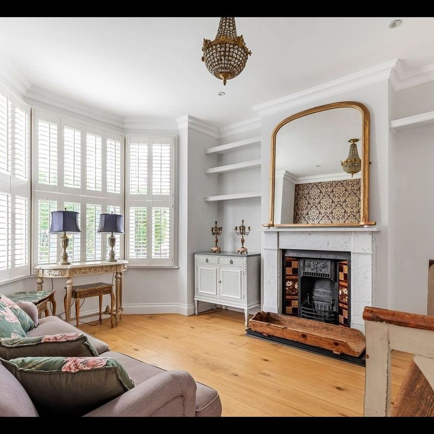 3 Bed End Terrace, Ravensbury Road, SW18 - Photo 1