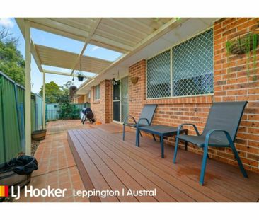 PERFECTLY SITUATED | WELL MAINTAINED VILLA - Photo 3