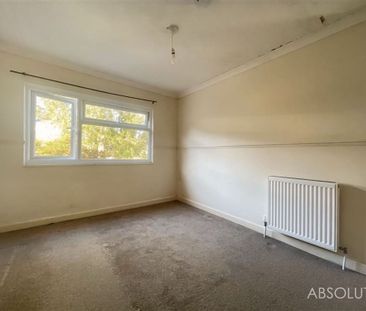 3 bed apartment to rent in Crownhill Park, Torquay, TQ2 - Photo 4