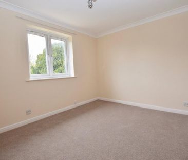 2 bedroom end of terrace house to rent - Photo 4
