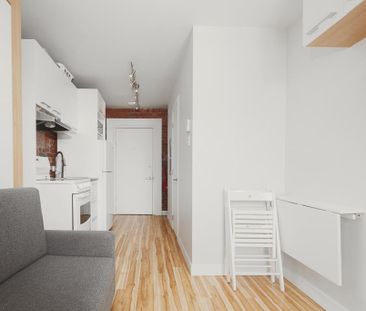 Loft entièrement meublé en plein coeur du quartier St-Jean-Baptiste... - Photo 1