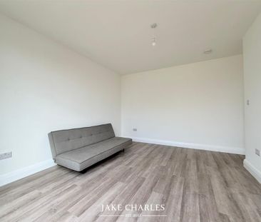 1 Bedroom House Share - Photo 2