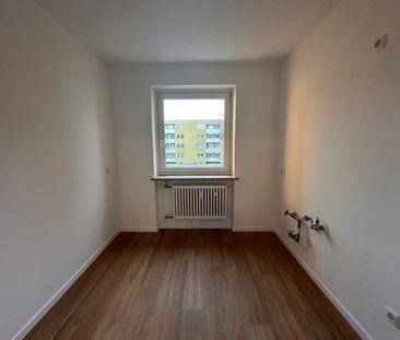 Moderne 4-Zimmer-Wohnung mit Balkon in Nürnberg - Foto 2