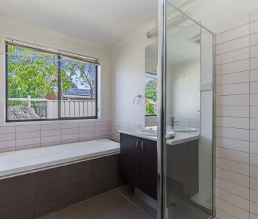 Private Court Living with Everyday Convenience in East Bendigo - Photo 5