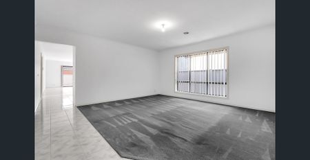 Great Family Living!! - Photo 2