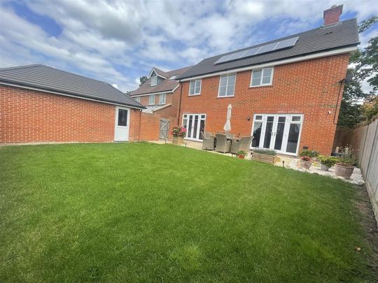 4 bedroom detached house to rent - Photo 1