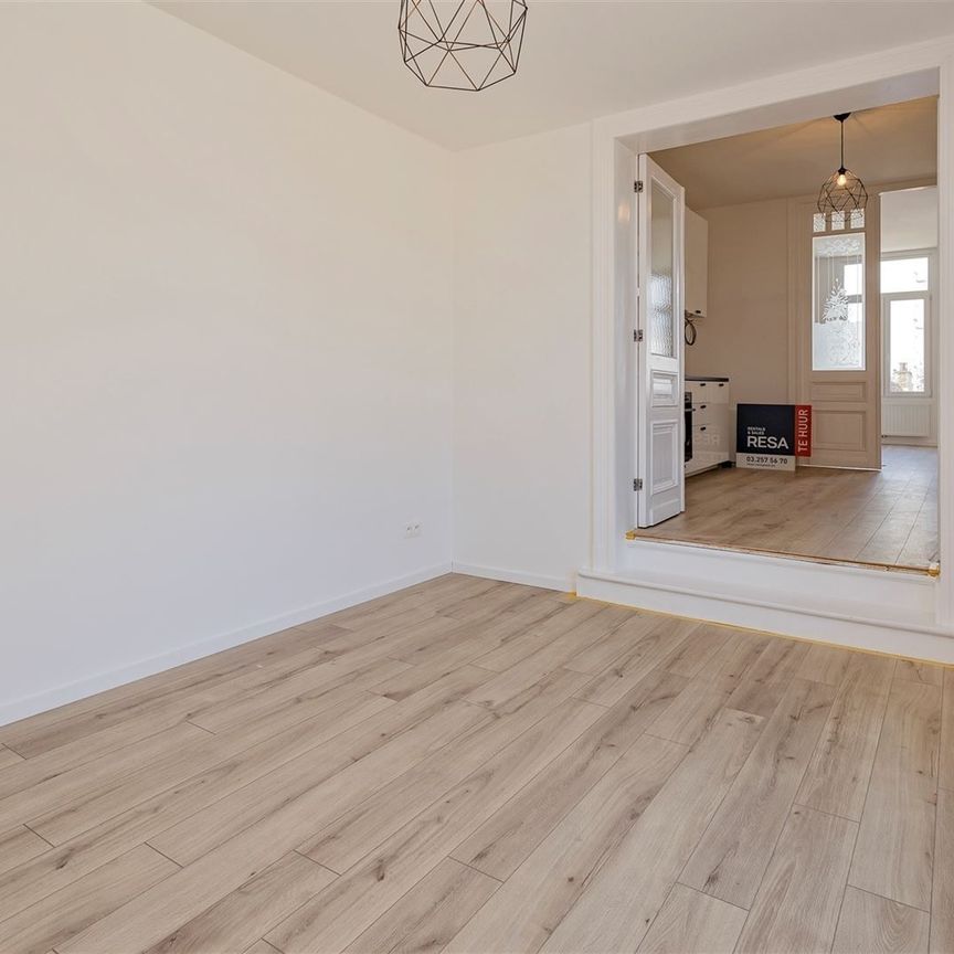 Gerenoveerd 2slpk appartement aan de poorten van de Dageraadplaats - Foto 1