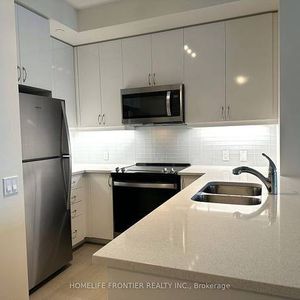 Yonge/Sheppard-Stylish Large 1Bdrm+Den 1Bath- - Photo 2