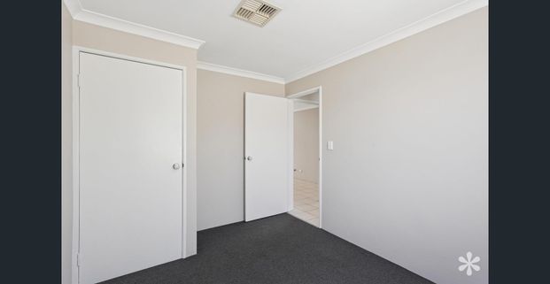 Family Home In Prime Location! - Photo 1