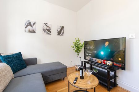 3 Bed Flat, Gunnersbury Avenue, W5 - Photo 2