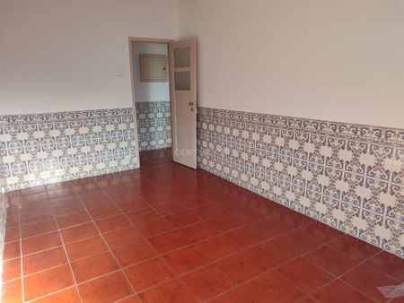 Apartamento de 3 assoalhadas inserido em pequeno prédio com apenas quatro apartamentos. - Photo 2