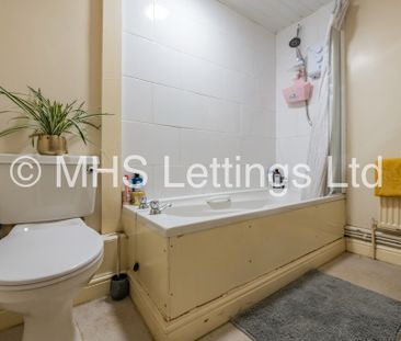 4 Bedroom Mid Terraced House for rent in Thornville Road - Photo 1