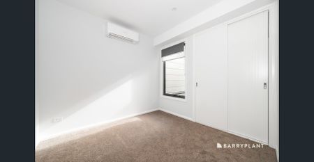 Stunning Townhouse with City Views - Photo 3