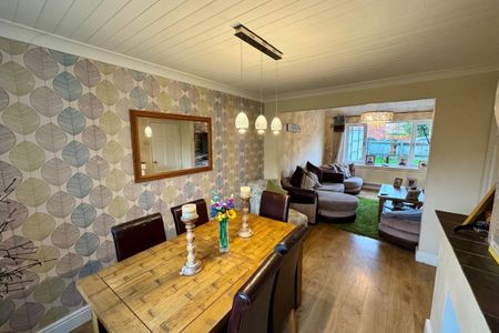 Jubilee Close - Photo 2