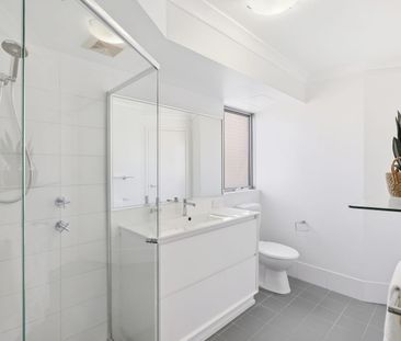 Modern Inner-City Apartment - Semi-Furnished, 6-Month Lease Only - Photo 4