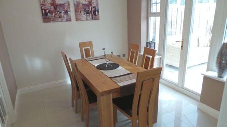 4 bedroom detached house to rent - Photo 4