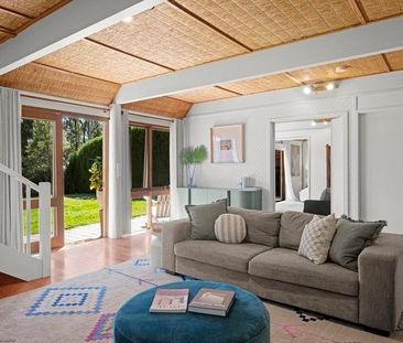 Stunning Coastal Retreat - Photo 3