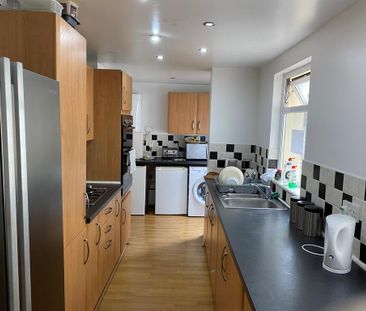 1 bedroom in a house share to rent - Photo 4