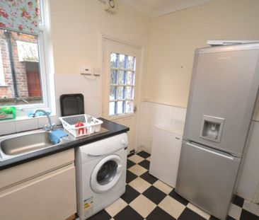 4 bed Mid Terraced House for Rent - Photo 5