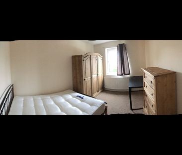 5 Bed Semi-Detached House, Elgar Path, LU2 - Photo 1