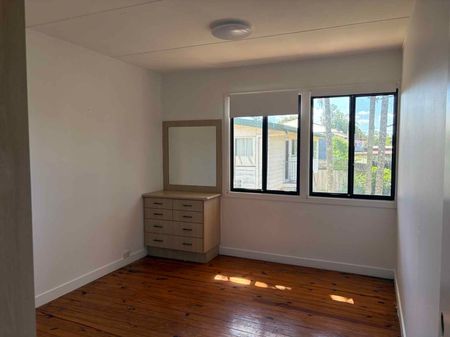 RENOVATED & CENTRAL LOCATION - Photo 3