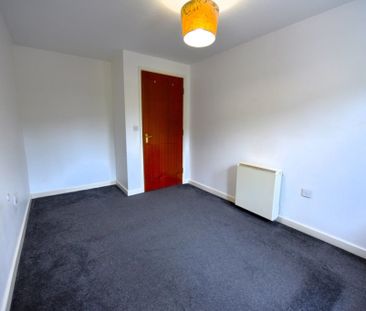 2 bedroom Flat in Flat 10, Leeds - Photo 1