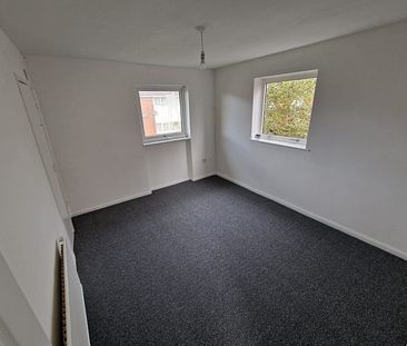 Heron Drive, Irlam - Photo 3