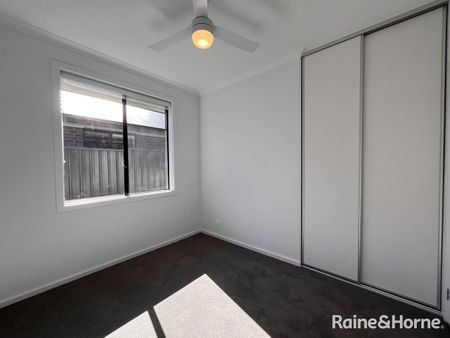 Beautiful 4 Bedroom home in Munno Para - Photo 2