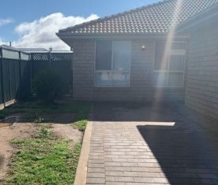 2 Bedroom unit in popular South Lakes Estate - Photo 4