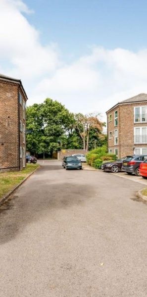 The Quinneys, Farnborough - 2 bedrooms Property for lettings - Seymours - Photo 1