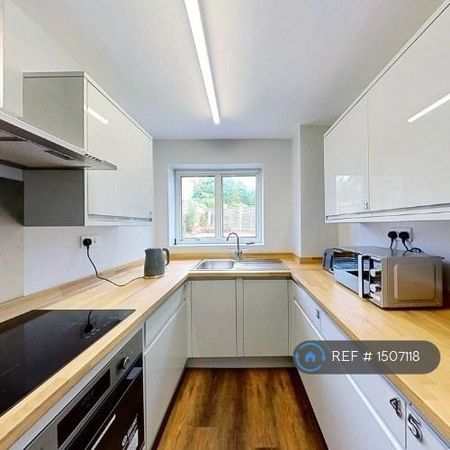 1 bedroom in a house share to rent - Photo 5