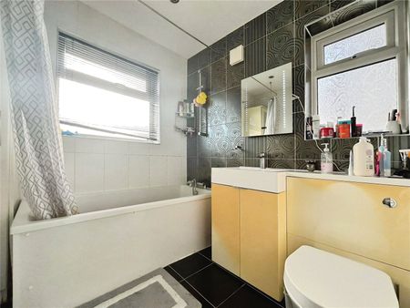 Ellerdine Road, Whitton Borders, Middlesex, TW3 2PN - Photo 4