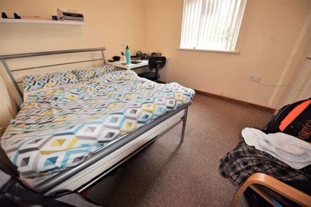 2 bedroom Flat in Low Close Street, Leeds - Photo 3