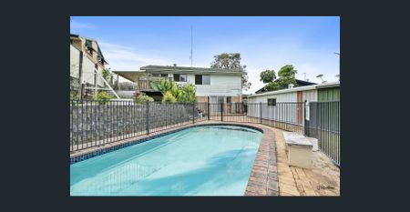 Dual Living Home With Pool! - Photo 3