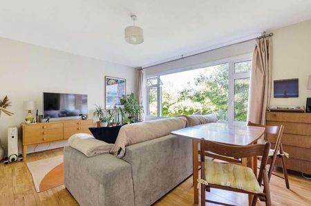 Davos Close, Woking, GU22 - Photo 2