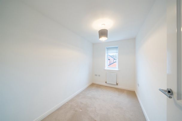 Daffodil Gardens, NG12 - Photo 1