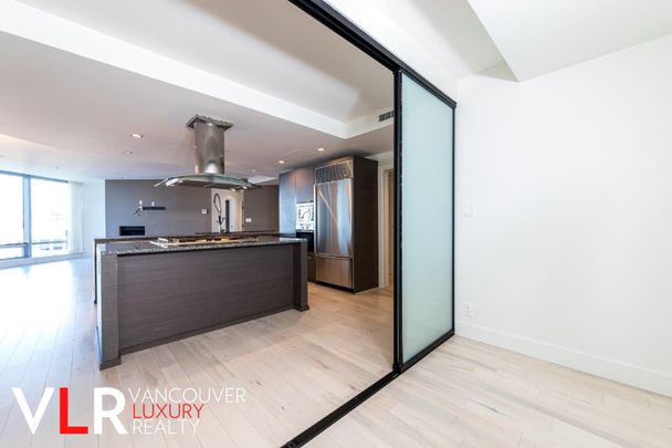 Condo in Downtown Vancouver, BC - Photo 1