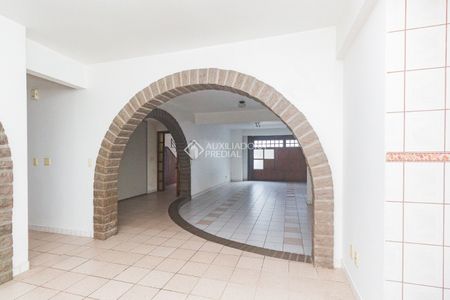 Casa com 4 quartos e 300m² para alugar em Jardim Botânico, Porto Alegre. - Photo 2