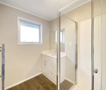 MT ALBERT - 2 bedroom unit with a garage - Photo 3