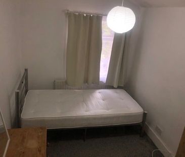 Room in a Shared House, Haig Road West, E13 - Photo 5