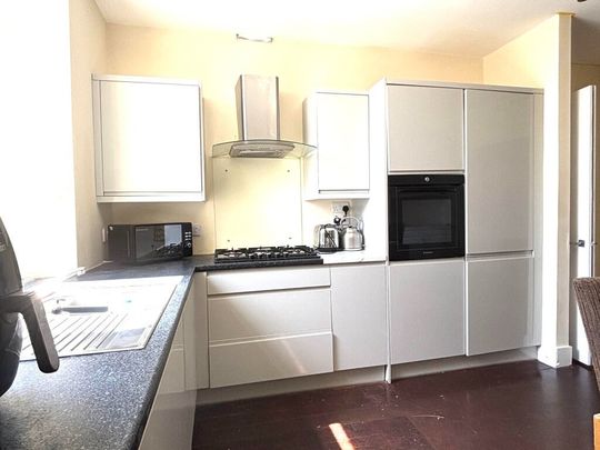 4 Bed Flat, Summerfield Terrace, AB24 - Photo 1
