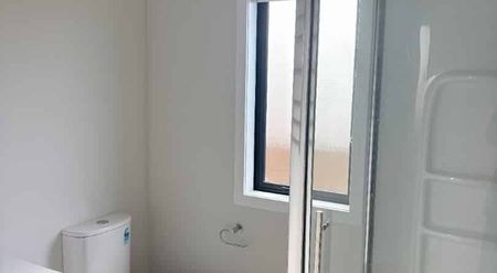 3 bedroom home in Te Atatu - Photo 3