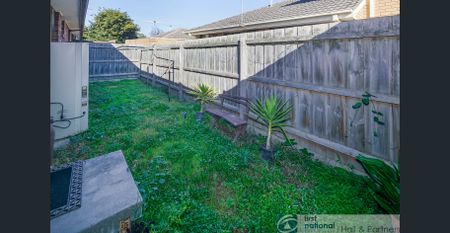 SPACIOUS UNIT IN THE HEART OF DANDENONG - Photo 3