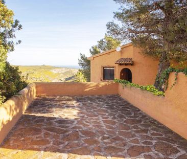 Spacious villa for rent for a long term with sea views and close to... - Photo 6