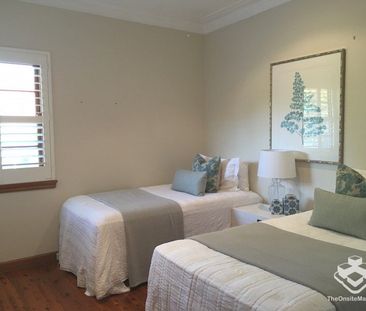 Beautiful Family Living and Entertaining - Photo 5