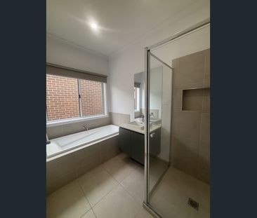 Stunning Near New Home in the Heart of Tarneit - Photo 3