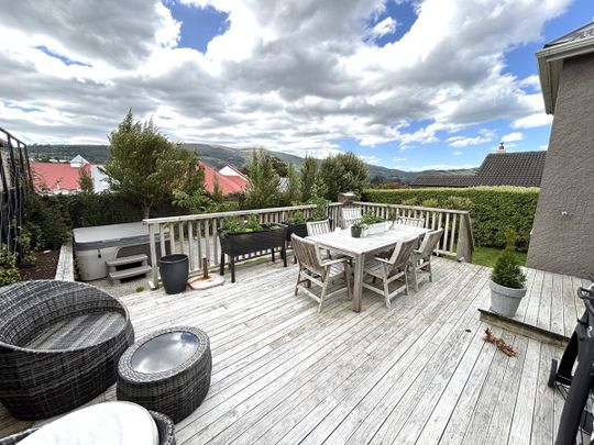 A Māori Hill Gem - Photo 1